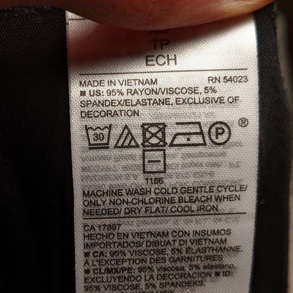 Black and white patterned romper with crochet detail yoke - Picture 6 of 6